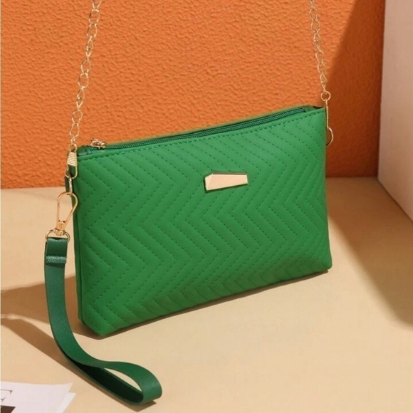 Handbags - Quilted Green Shoulder Bag with Gold Chain Strap - Chic & Versatile